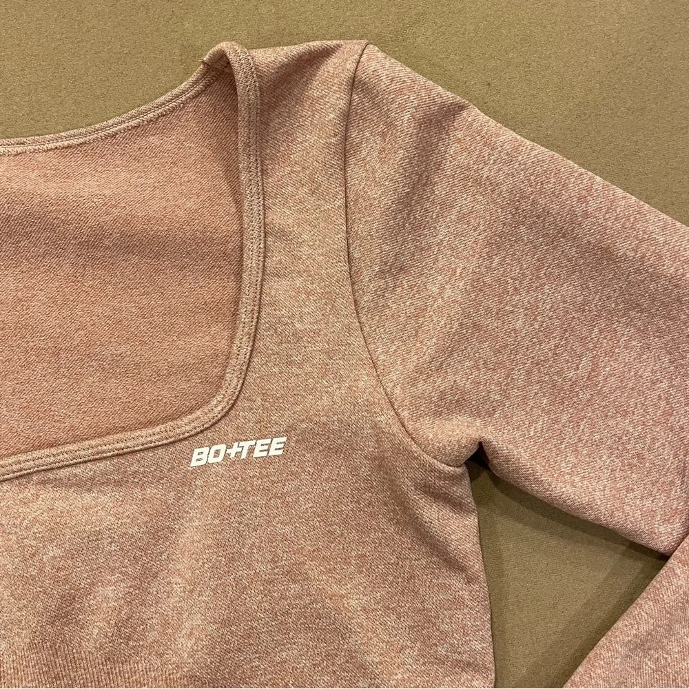 BO+TEE Long Sleeve Crop Top Light Mauve/ Rose *Size Small/Medium*